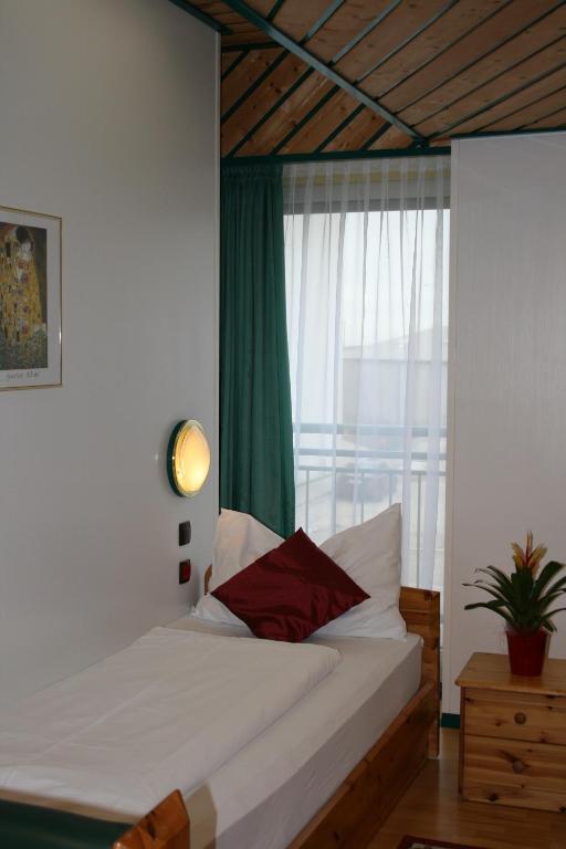 Hotel Asperner Loewe Виена Стая снимка